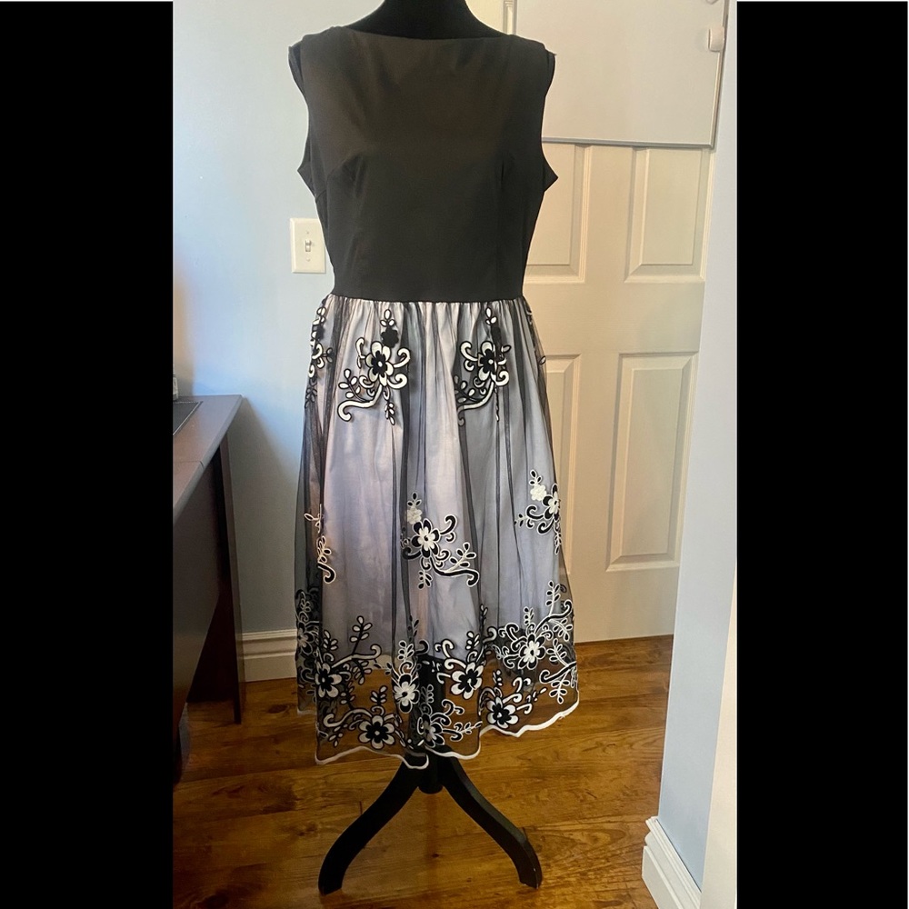 Sucrefas Black Floral Sleeveless Fit & Flare Dress